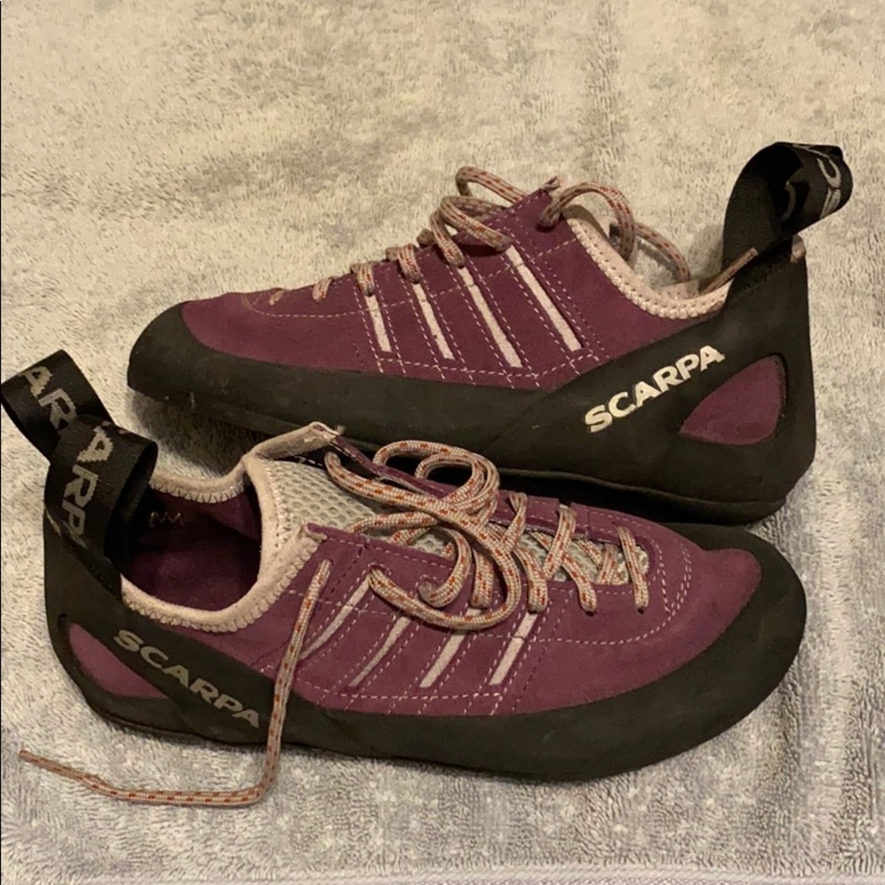 Like new Vibram Scarpa XS Edge climbing shoes